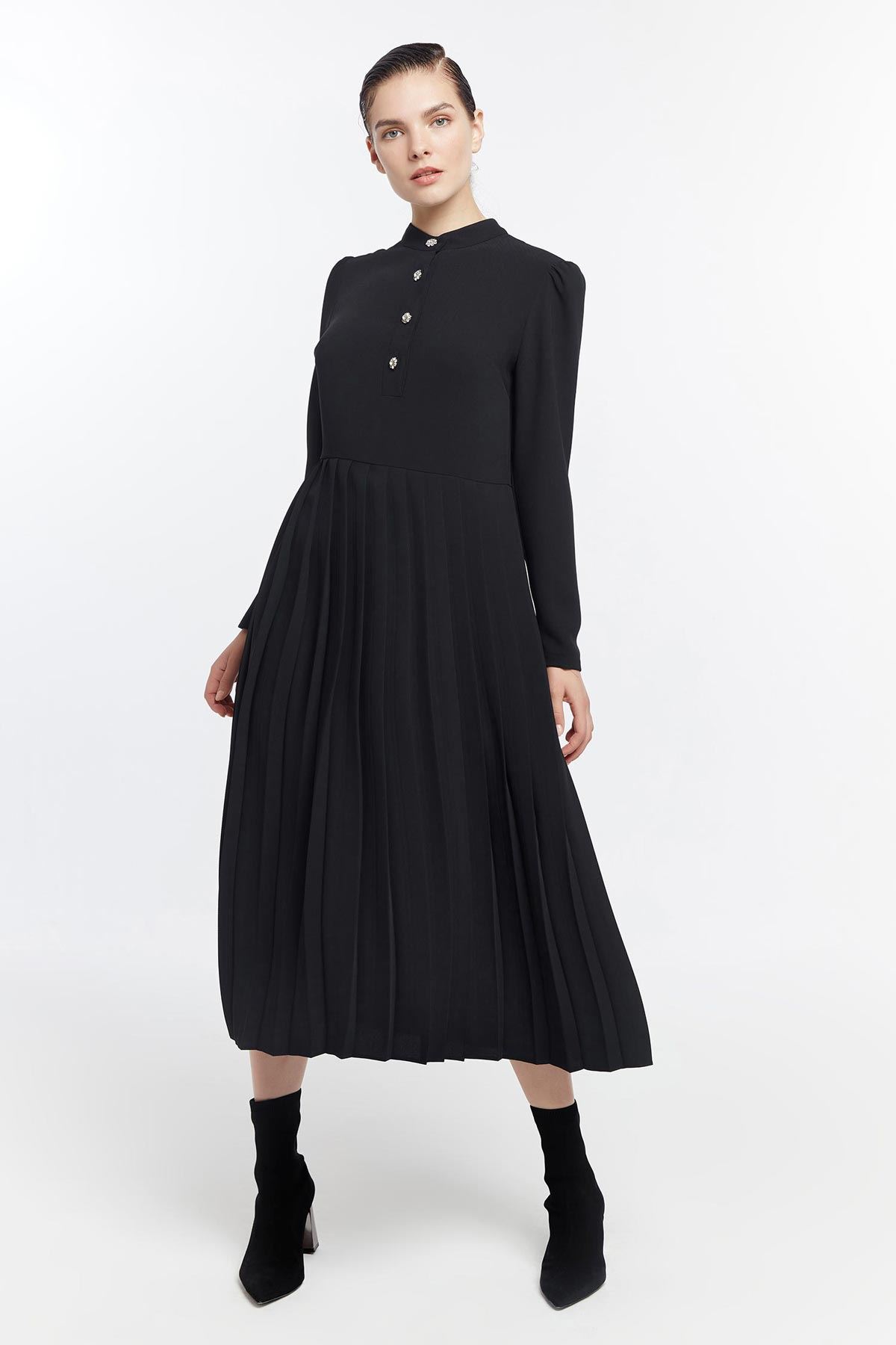 Taş düğmeli piliseli elbise Siyah