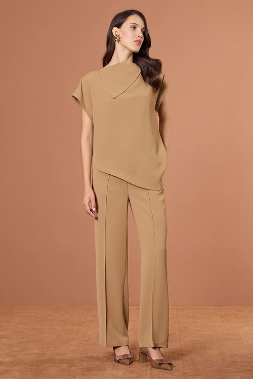 Asimetrik Dökümlü Bluz Camel