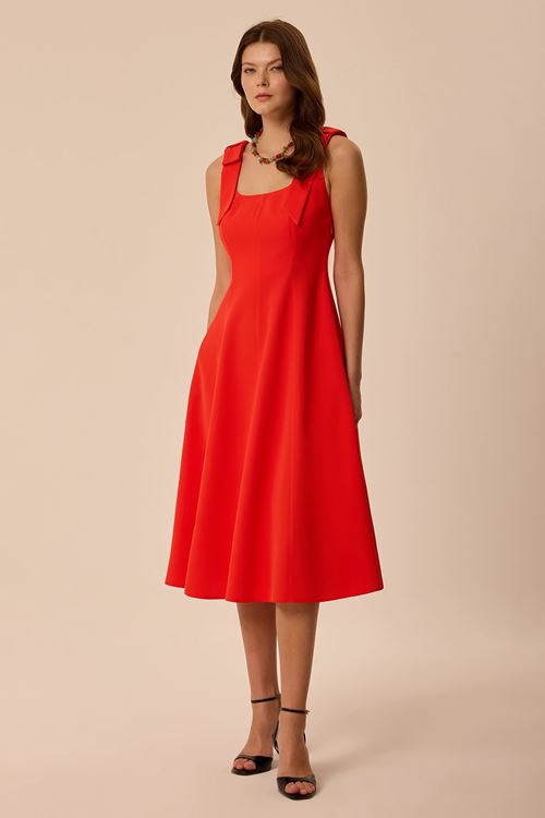 Omuzları Fiyonklu Elbise Mercan