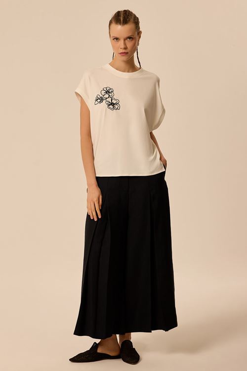 Düşük Kol Nakışlı T-Shirt Ekru